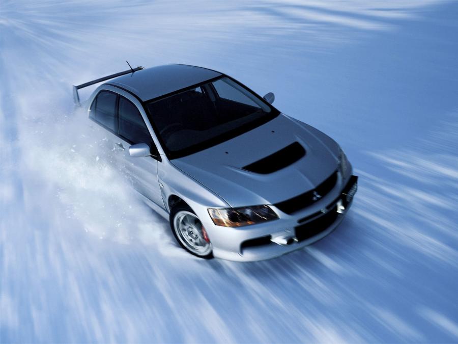  Mitsubishi Lancer Evolution IX 2005 года  (фото 2 из 32)